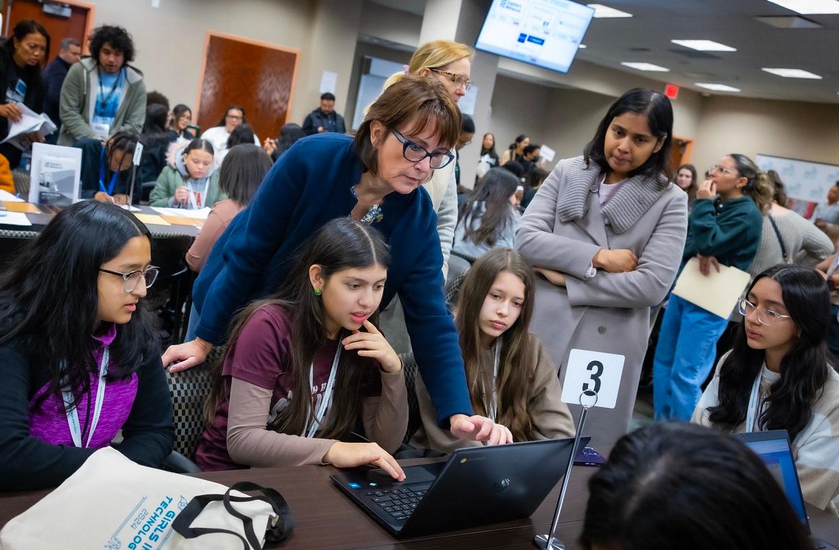 Symposium des filles dans la technologie 2024 - Enseignement