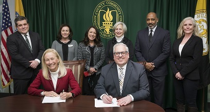 https://www.hccc.edu/news-media/resources/images/03172021-njcu-hccc-signing-thumbnail.jpg