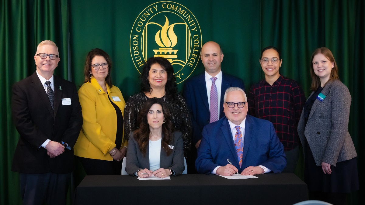 Hudson County Community College (HCCC) and Felician University signs an articulation agreement.