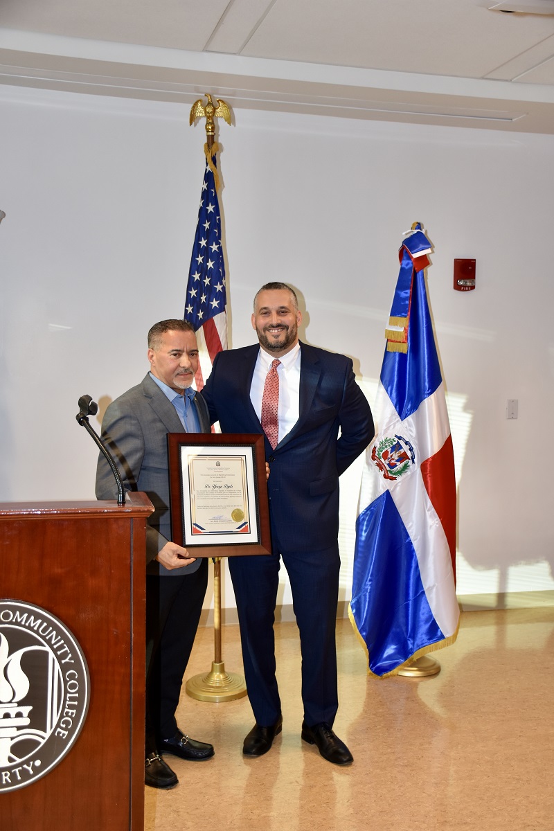 Consul General Angel Pichardo honored Dr. Yeurys Pujols, Vice President for Diversity, Equity and Inclusion at Hudson County Community College.